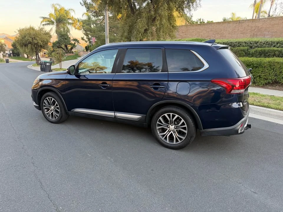 2017 Mitsubishi Outlander - Image 6 of 13