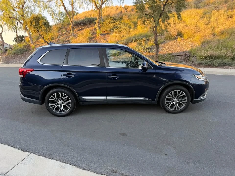 2017 Mitsubishi Outlander - Image 4 of 13