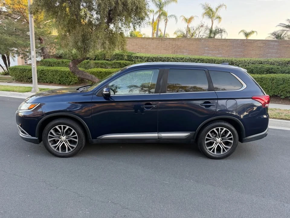 2017 Mitsubishi Outlander - Image 3 of 13