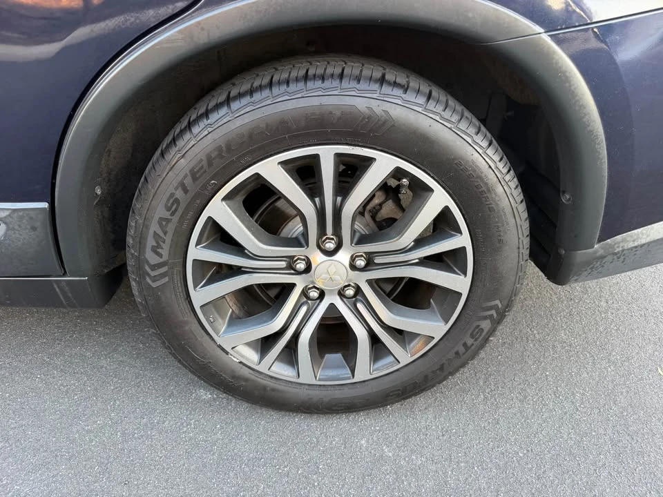 2017 Mitsubishi Outlander - Image 13 of 13