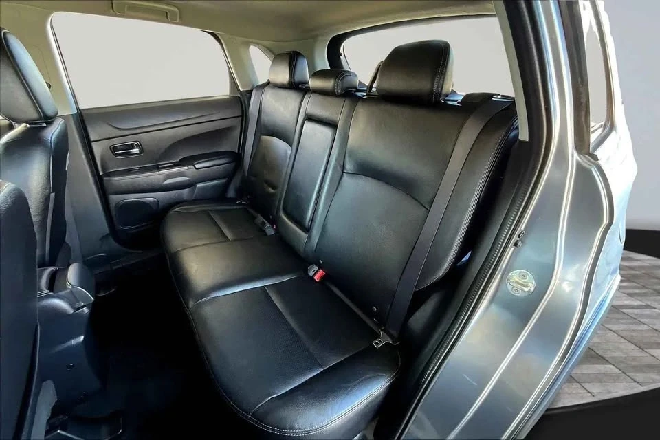 2017 Mitsubishi Outlander - Image 15 of 19