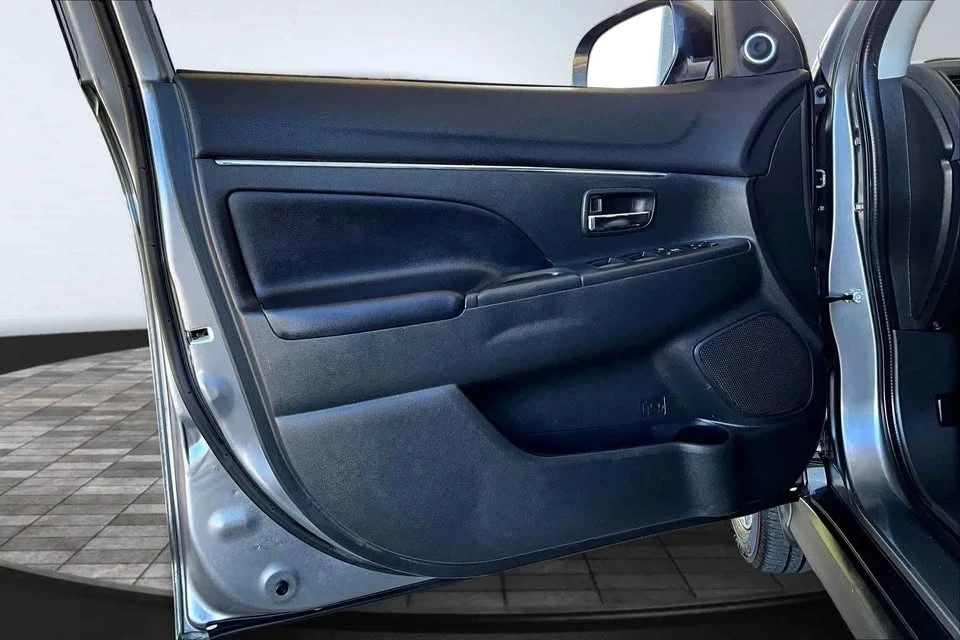 2017 Mitsubishi Outlander - Image 13 of 19