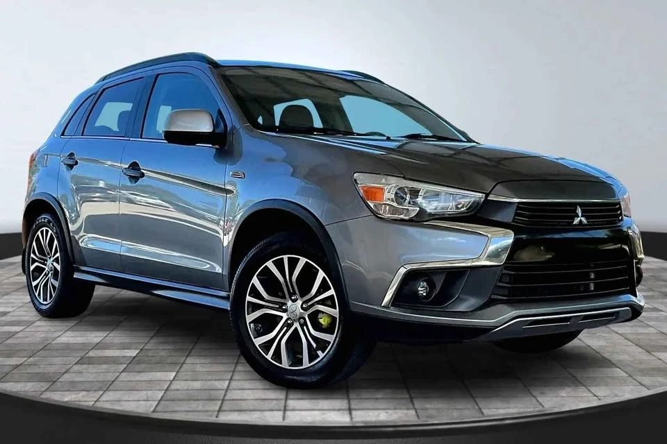 2017 Mitsubishi Outlander - Image 2 of 19