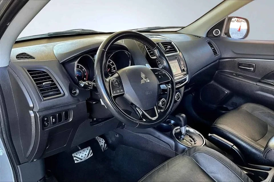 2017 Mitsubishi Outlander - Image 11 of 19