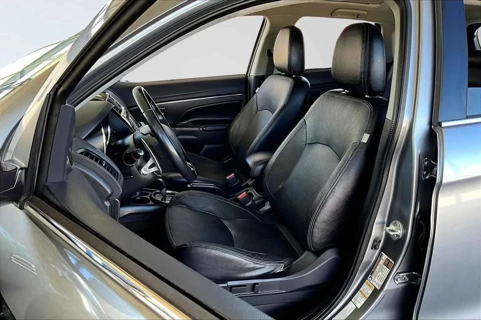 2017 Mitsubishi Outlander - Image 14 of 19