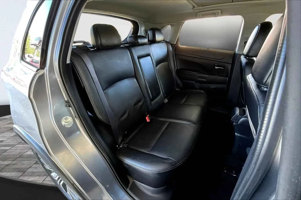 2017 Mitsubishi Outlander - Image 16 of 19
