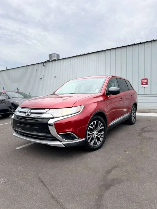 2017 Mitsubishi Outlander - Image 2 of 14
