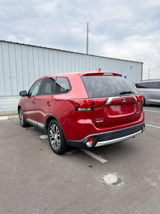 2017 Mitsubishi Outlander - Image 6 of 14