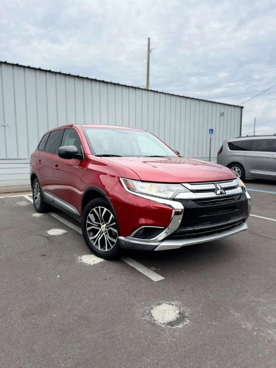 2017 Mitsubishi Outlander - Image 3 of 14