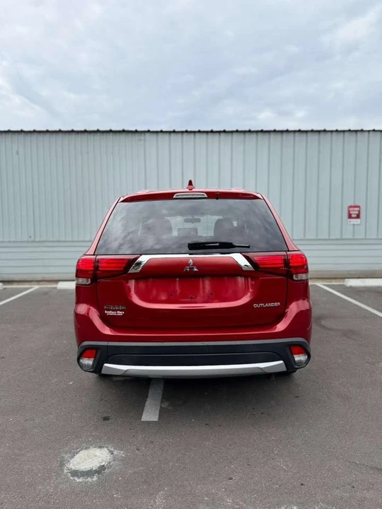 2017 Mitsubishi Outlander - Image 4 of 14