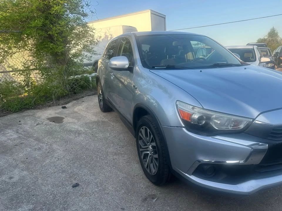 2017 Mitsubishi Outlander - Image 6 of 7