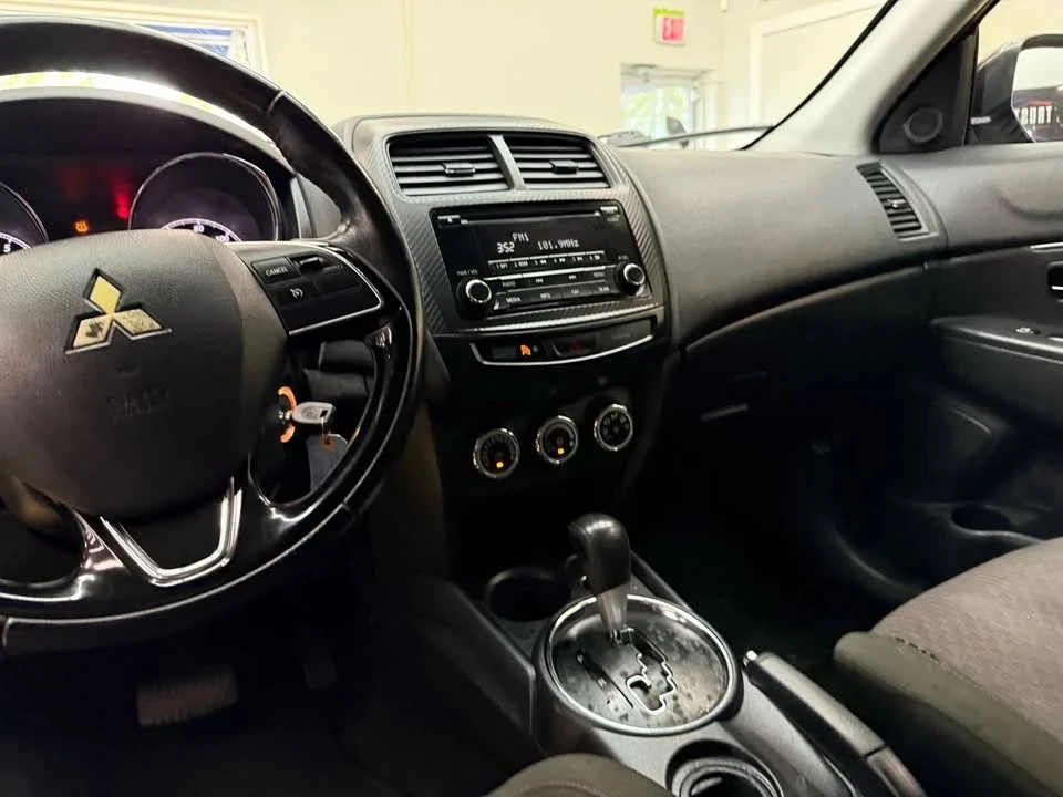 2017 Mitsubishi Outlander - Image 9 of 19