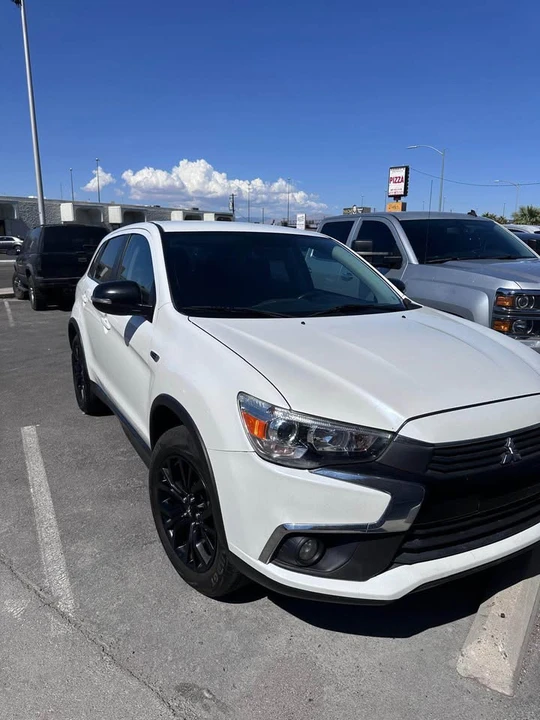 2017 Mitsubishi Outlander - Image 3 of 9