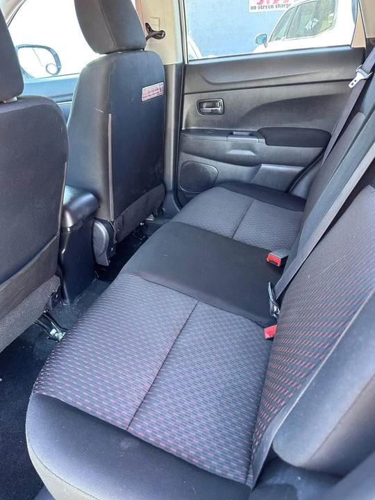 2017 Mitsubishi Outlander - Image 8 of 9