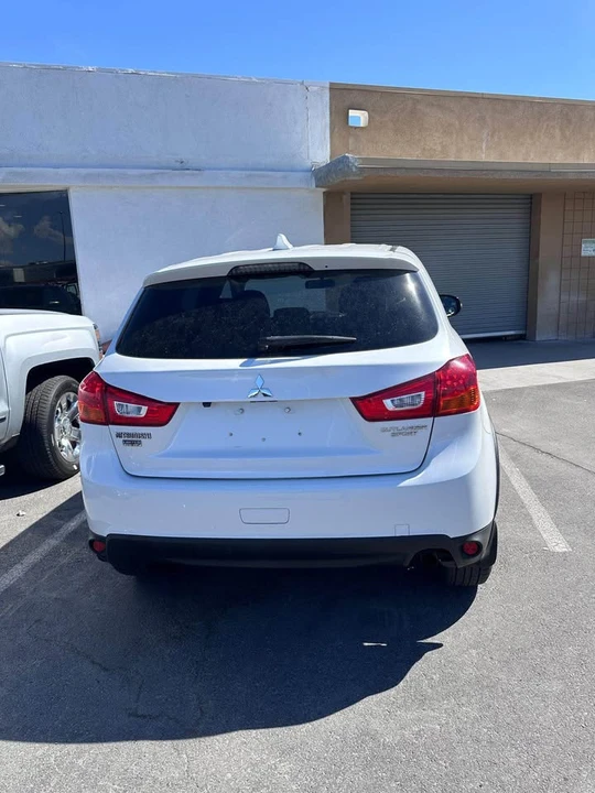2017 Mitsubishi Outlander - Image 5 of 9