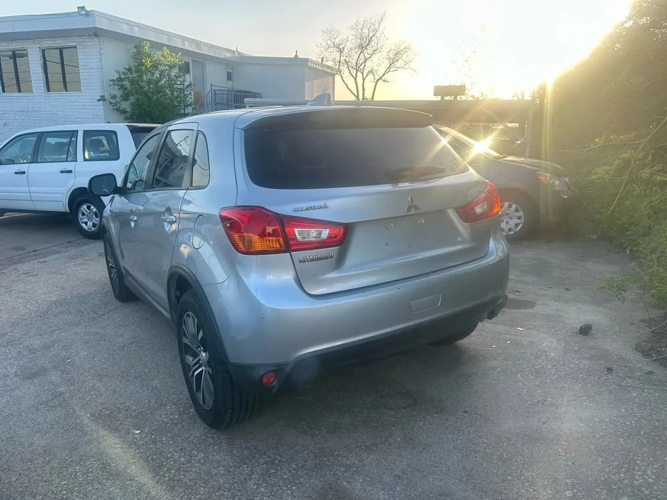 2017 Mitsubishi Outlander - Image 3 of 7