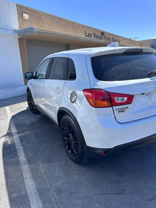 2017 Mitsubishi Outlander - Image 6 of 9