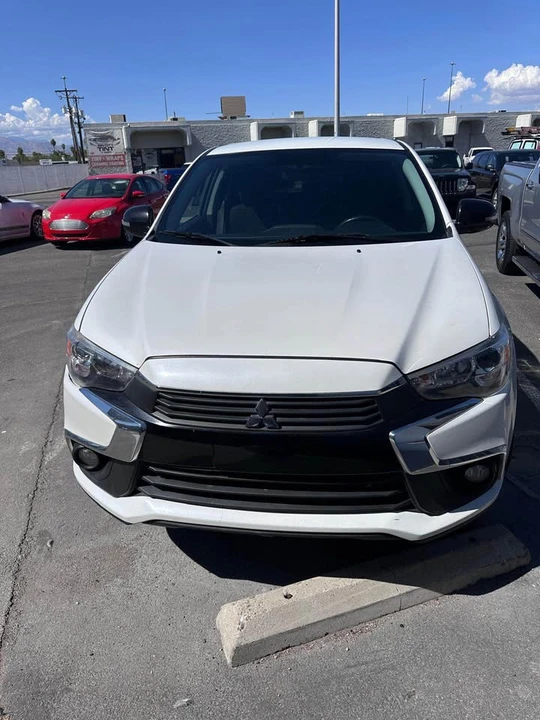 2017 Mitsubishi Outlander - Image 2 of 9