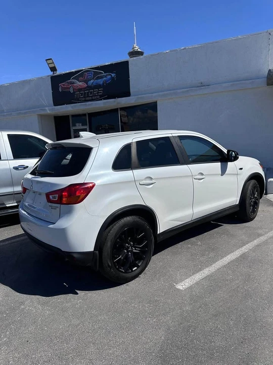 2017 Mitsubishi Outlander - Image 4 of 9