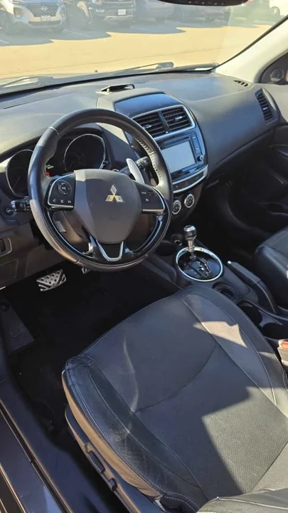 2017 Mitsubishi Outlander - Image 5 of 8