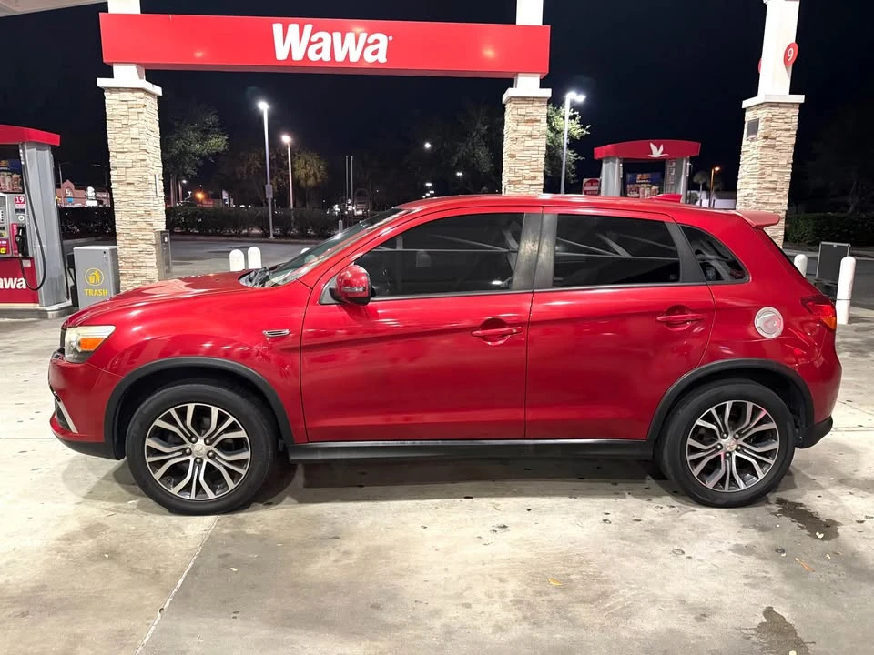 2017 Mitsubishi Outlander - Image 2 of 16