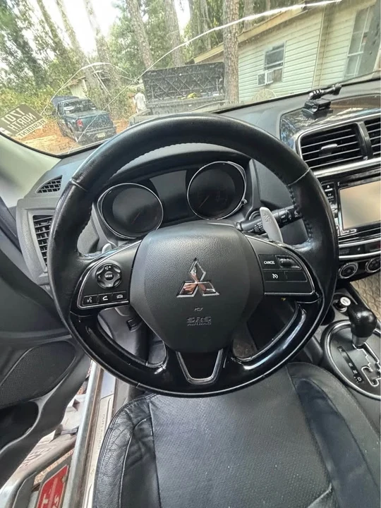 2017 Mitsubishi Outlander - Image 4 of 9