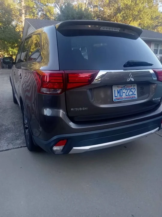 2017 Mitsubishi Outlander - Image 4 of 8