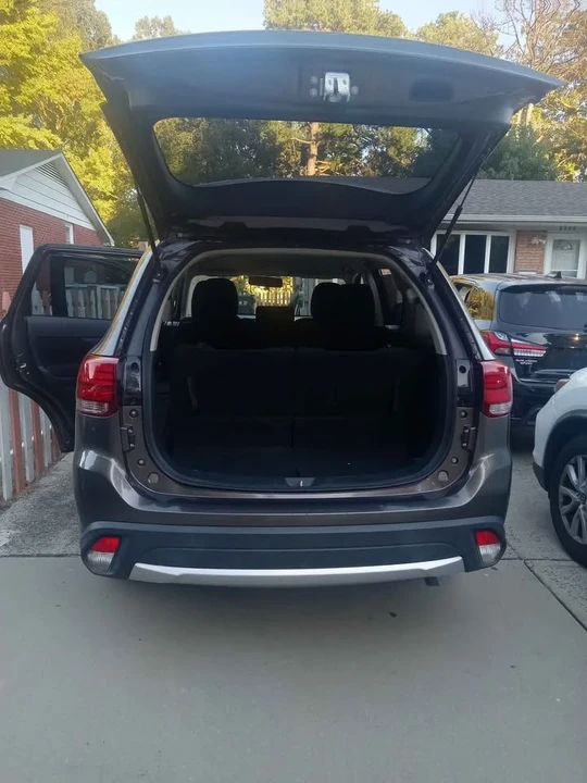 2017 Mitsubishi Outlander - Image 6 of 8
