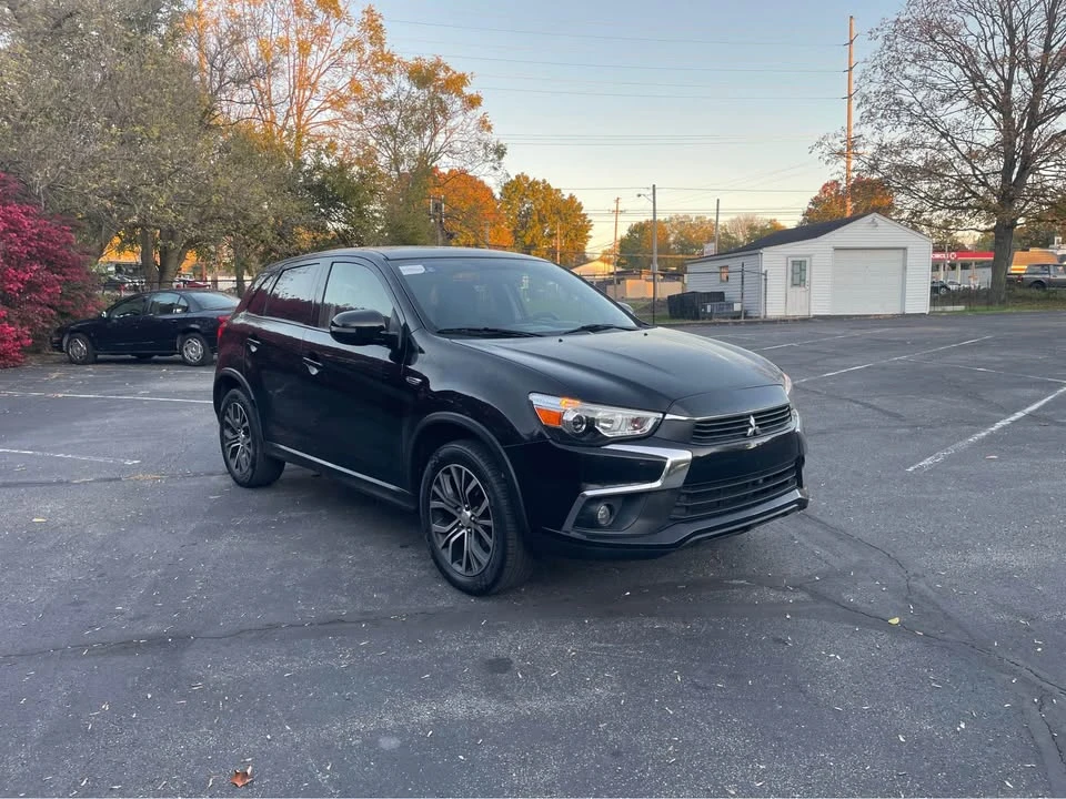 2017 Mitsubishi Outlander - Image 4 of 10
