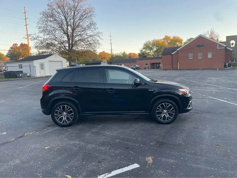 2017 Mitsubishi Outlander - Image 3 of 10