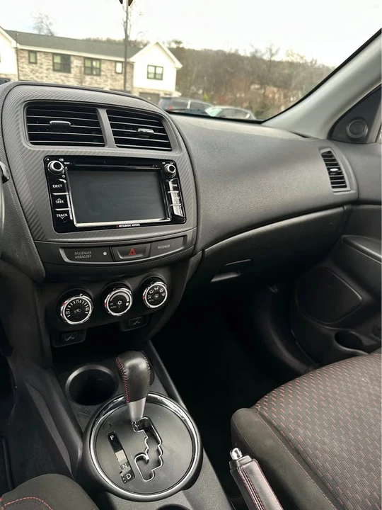 2017 Mitsubishi Outlander - Image 11 of 13