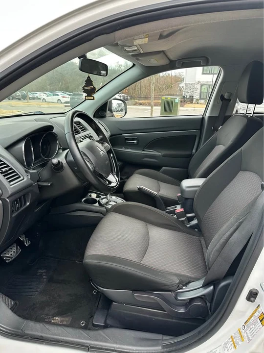 2017 Mitsubishi Outlander - Image 10 of 13