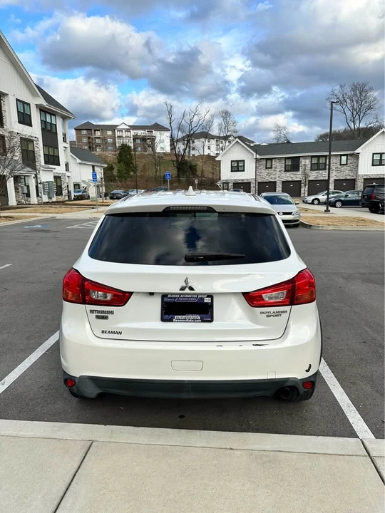 2017 Mitsubishi Outlander - Image 4 of 13