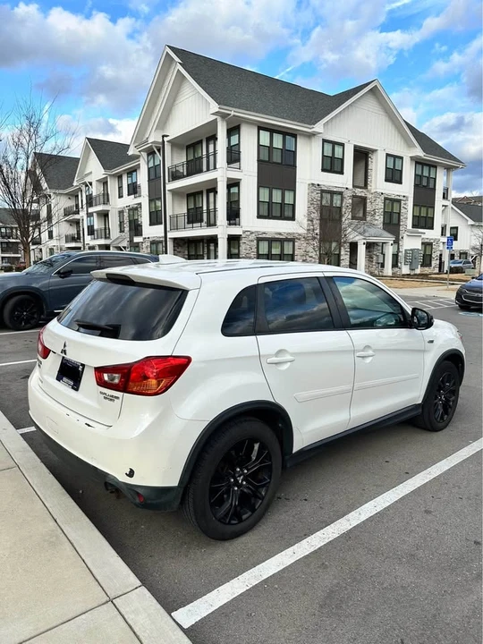 2017 Mitsubishi Outlander - Image 5 of 13