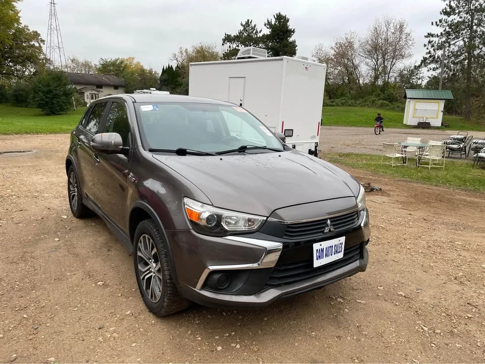 2017 Mitsubishi Outlander - Image 2 of 10