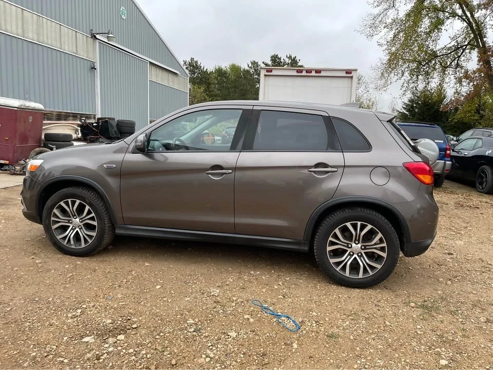 2017 Mitsubishi Outlander - Image 6 of 10
