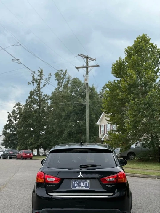 2017 Mitsubishi Outlander - Image 3 of 13