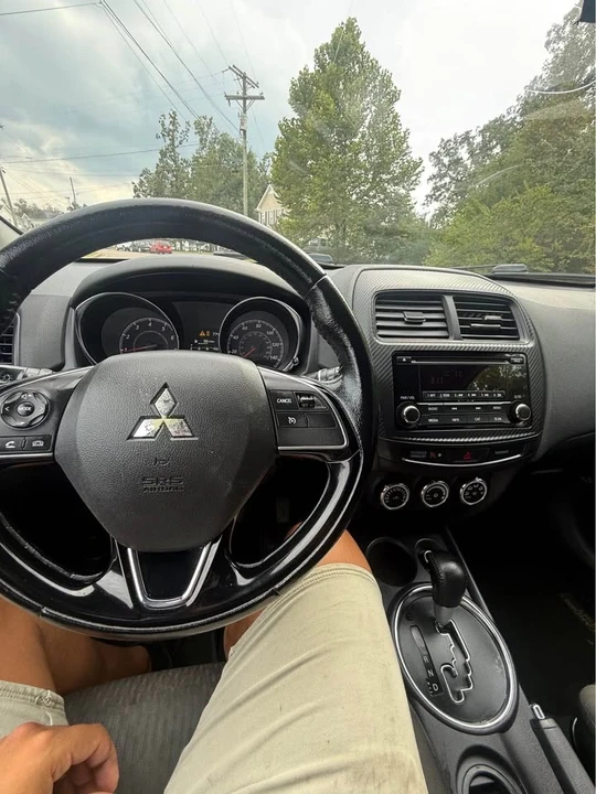 2017 Mitsubishi Outlander - Image 12 of 13