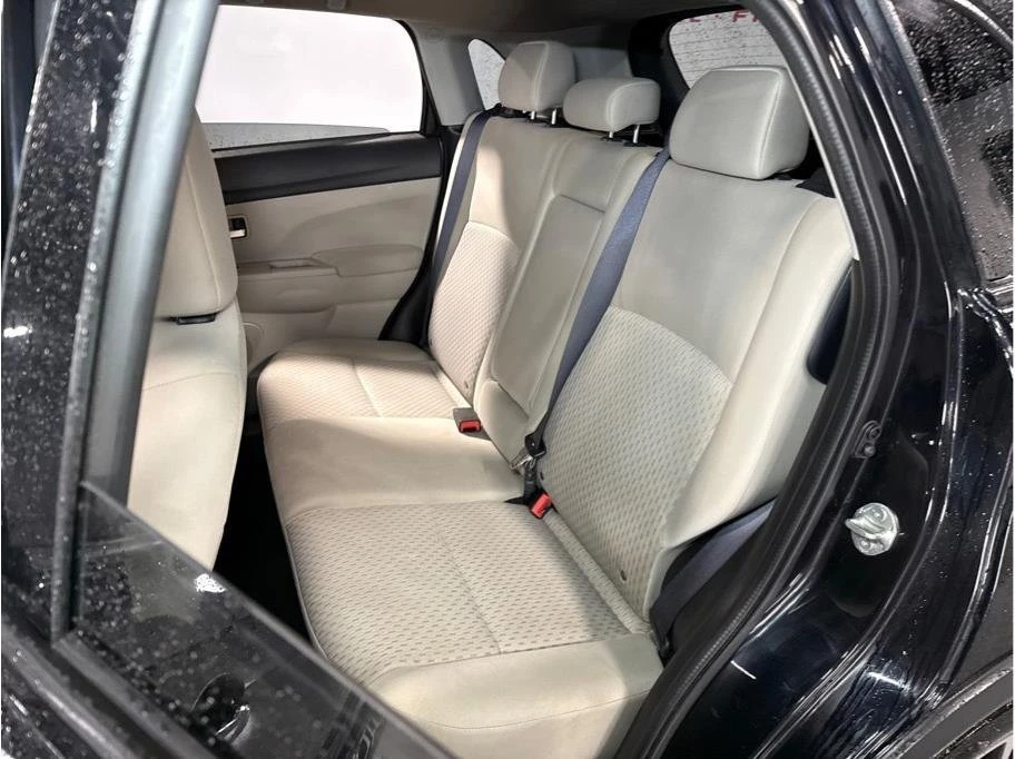 2017 Mitsubishi Outlander - Image 14 of 19