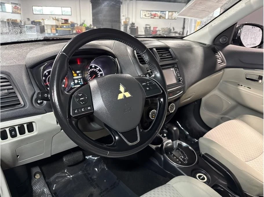 2017 Mitsubishi Outlander - Image 15 of 19