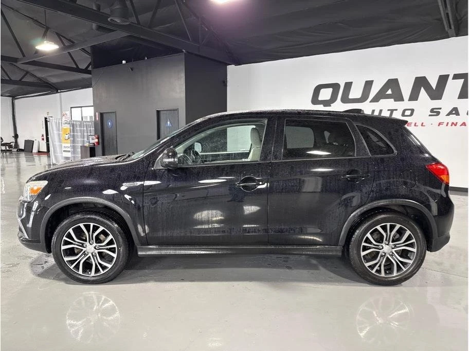 2017 Mitsubishi Outlander - Image 2 of 19