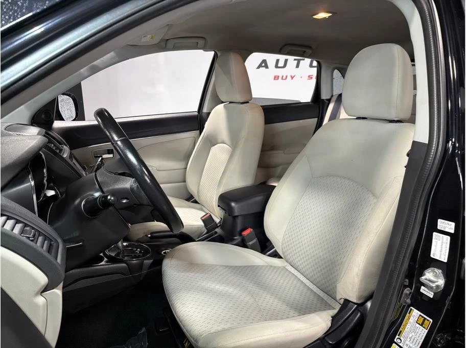 2017 Mitsubishi Outlander - Image 11 of 19