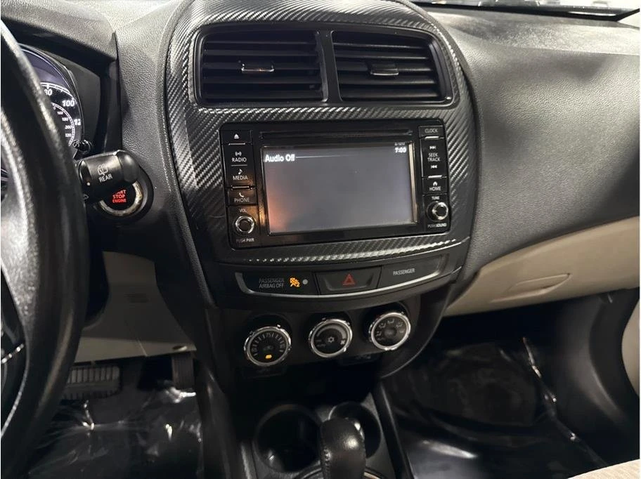 2017 Mitsubishi Outlander - Image 17 of 19