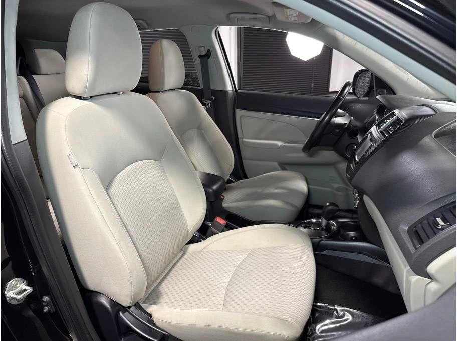 2017 Mitsubishi Outlander - Image 12 of 19