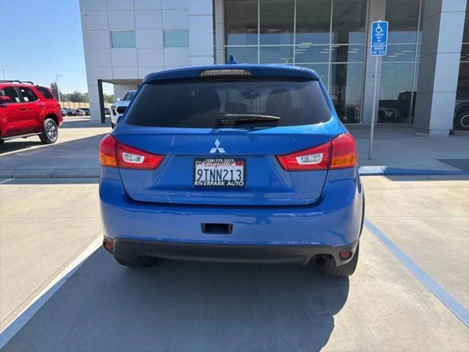 2017 Mitsubishi Outlander - Image 6 of 8