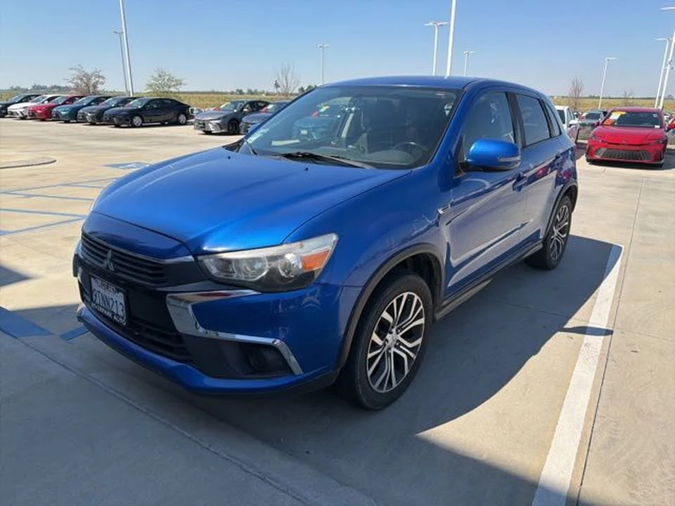 2017 Mitsubishi Outlander - Image 2 of 8