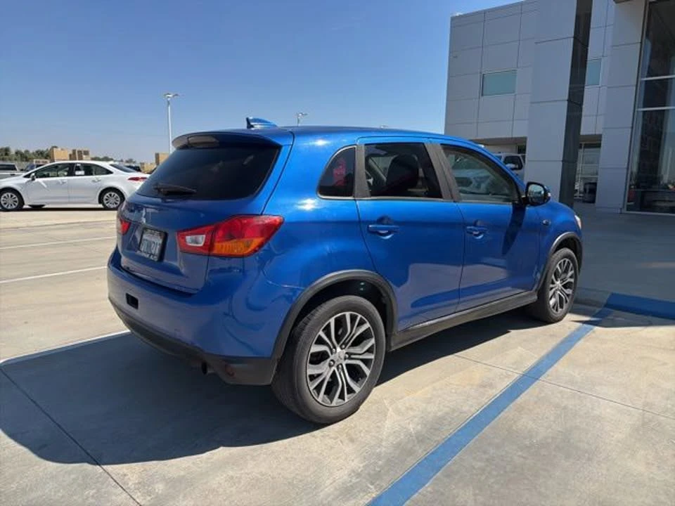 2017 Mitsubishi Outlander - Image 5 of 8