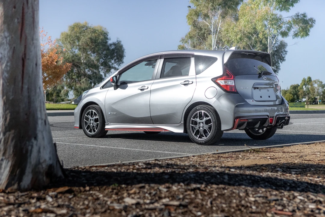 2017 Nissan Versa - Image 11 of 31