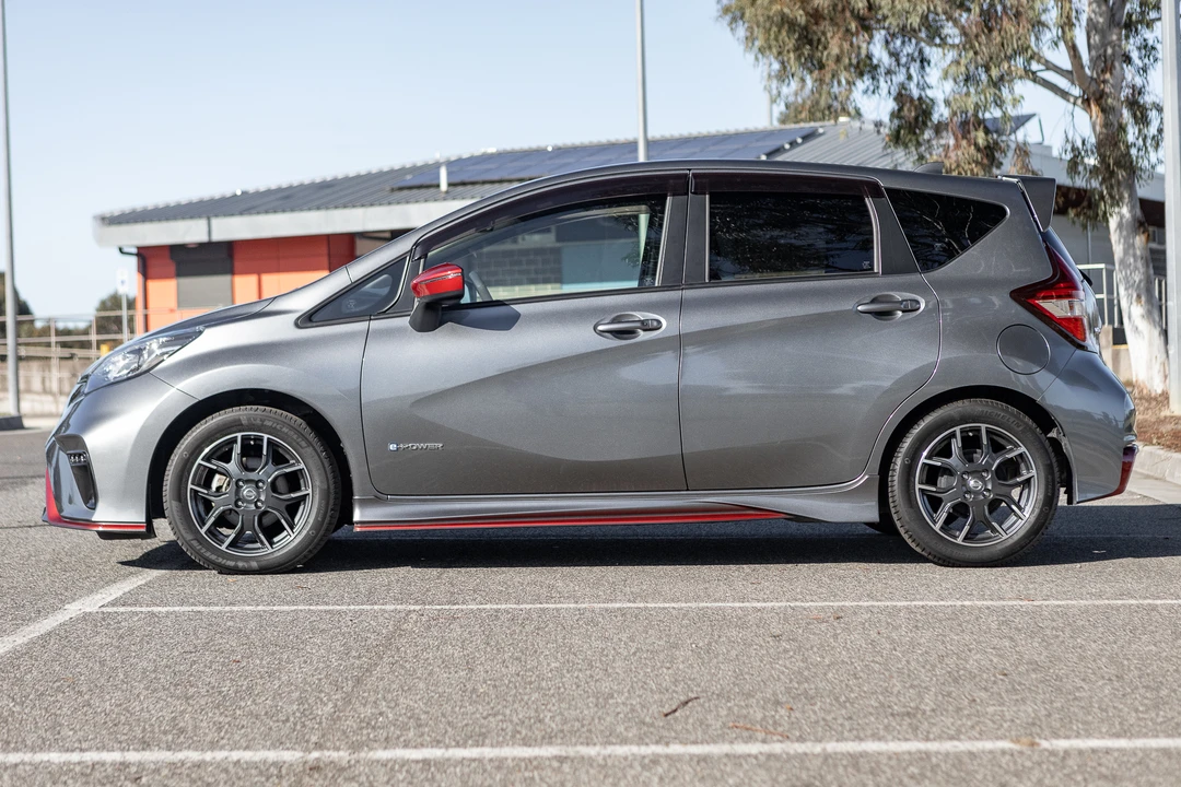 2017 Nissan Versa - Image 5 of 31