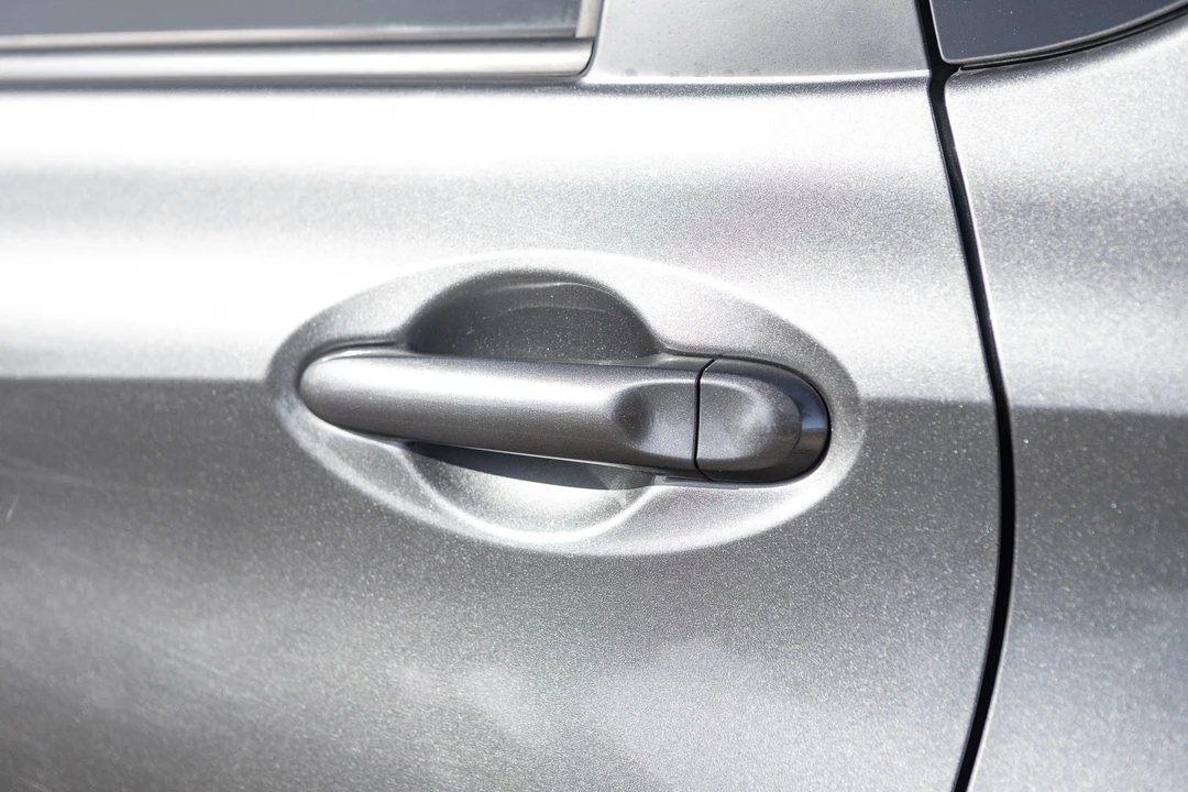 2017 Nissan Versa - Image 25 of 31